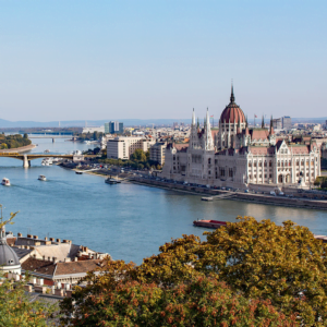 Blick auf die Donau und das Parlament in Budapest